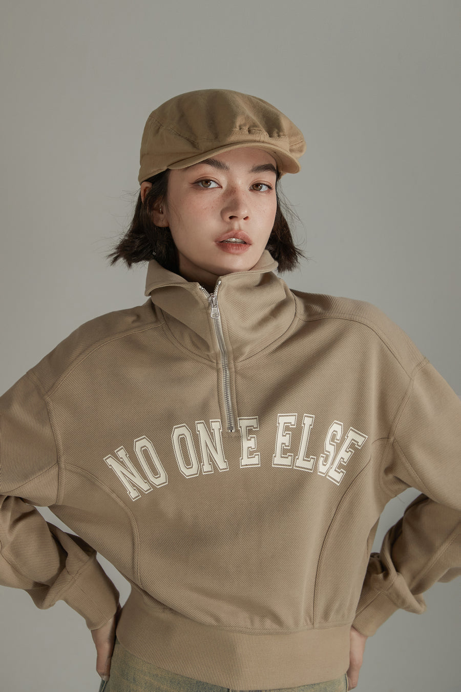 CHUU Logo Half Zip-Up High Neck Sweatshirt