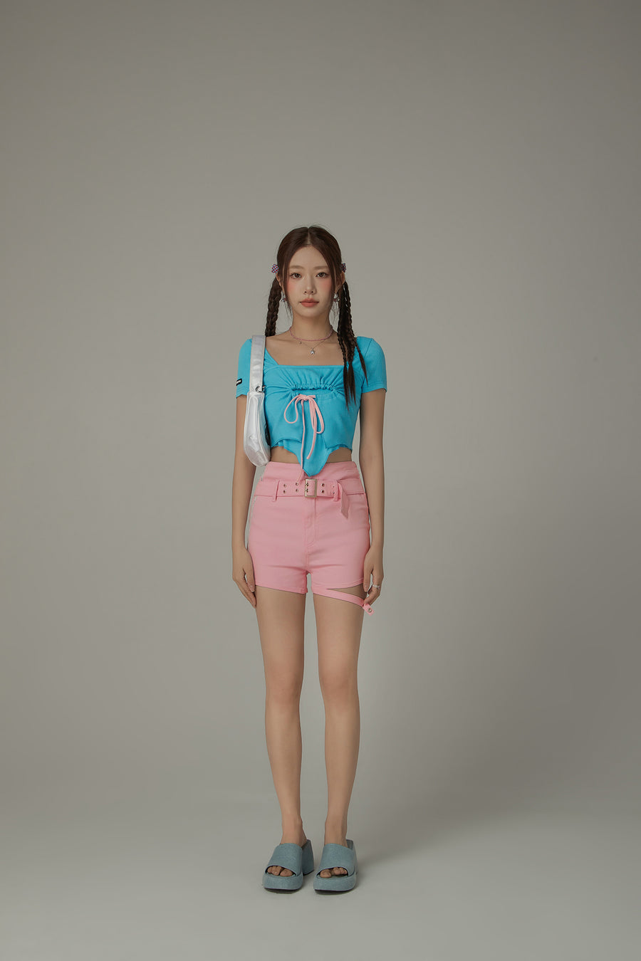 CHUU Slim Belted Leg Slit Denim Shorts