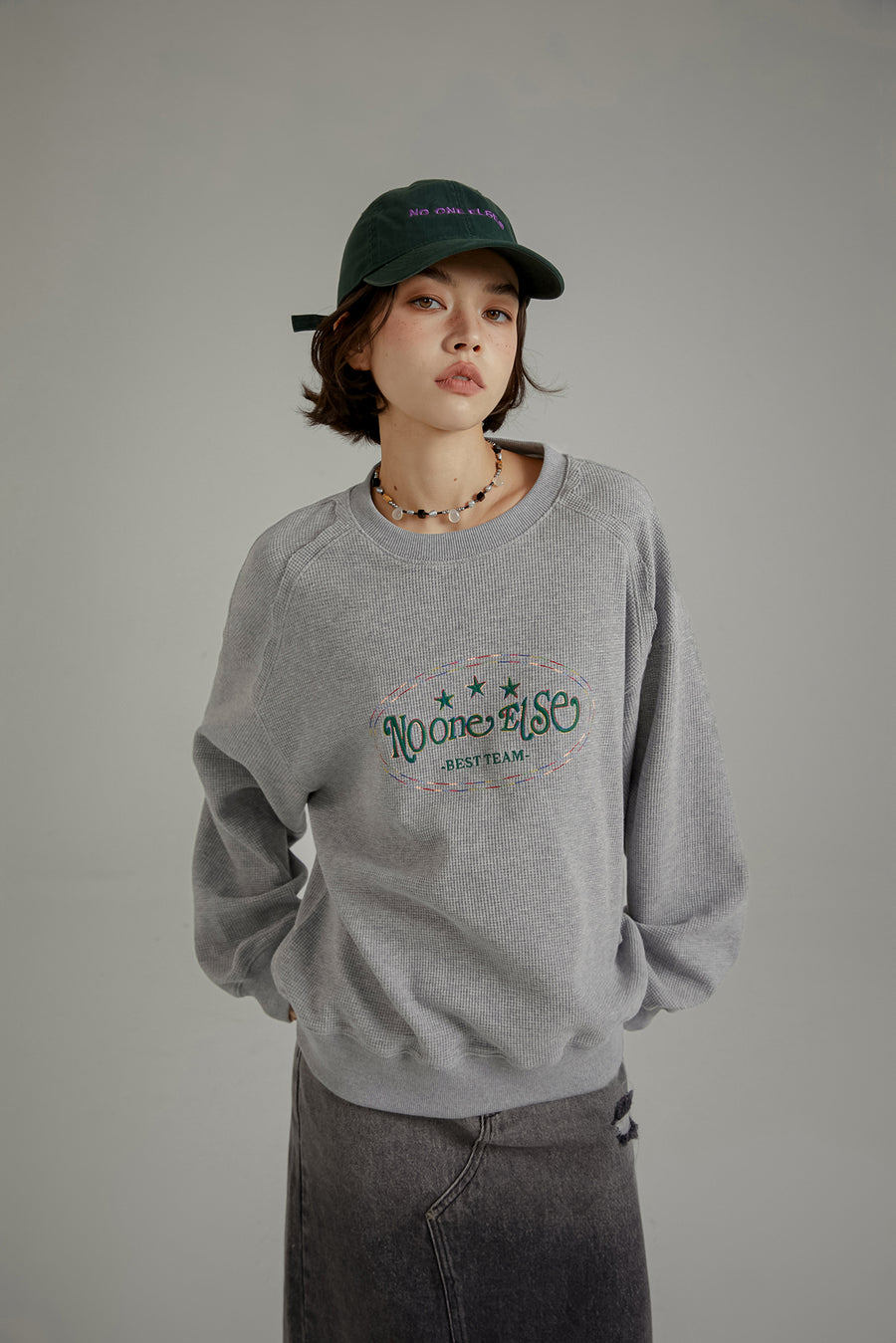 CHUU Color Embroidery Waffle Logo Sweatshirt