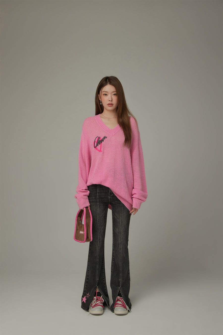 CHUU Heart V-Neck Knit Top