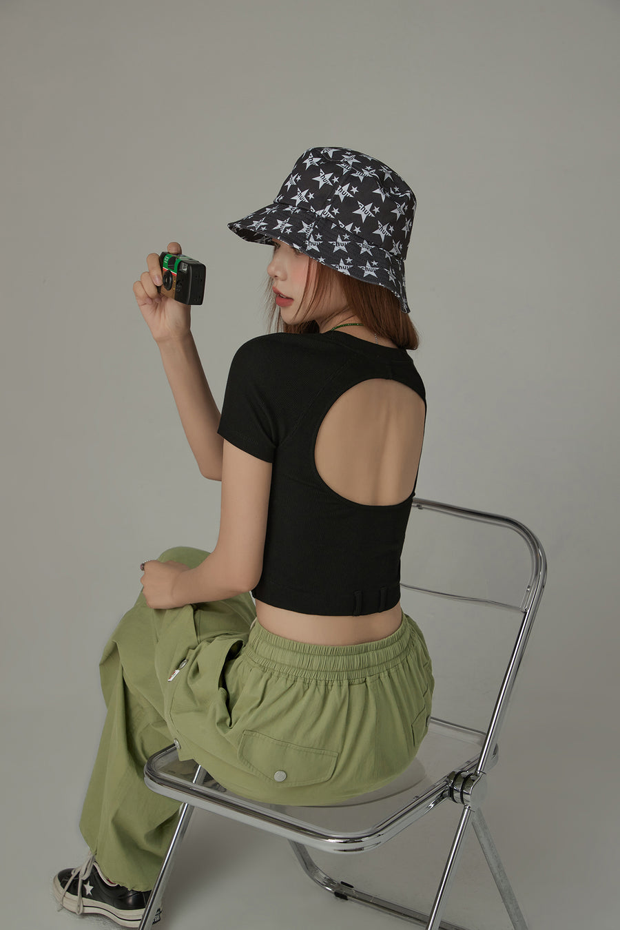 CHUU Back Cut Out Slim Crop Daily T-Shirt