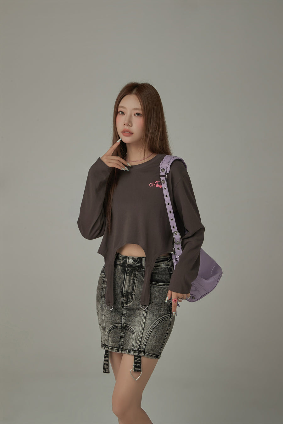 CHUU Cherry Bomb Garter Long Sleeves Sweatshirt