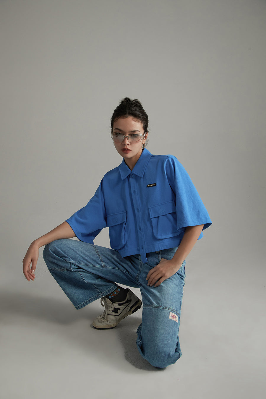 CHUU Low Pocket Cropped Shirt