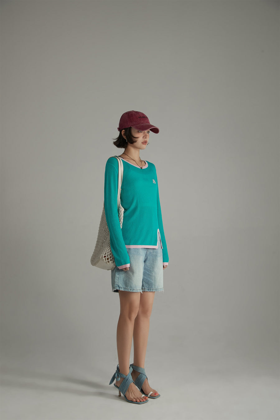 CHUU Slit Colorblocked Line Knit Top