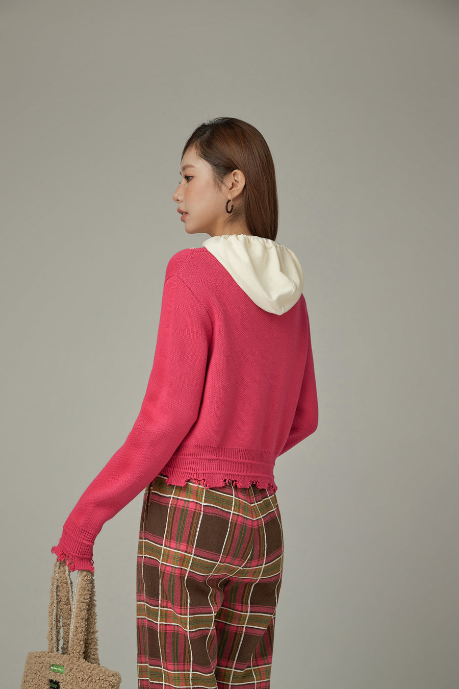 CHUU Logo Distressed Colored Knit Cardigan