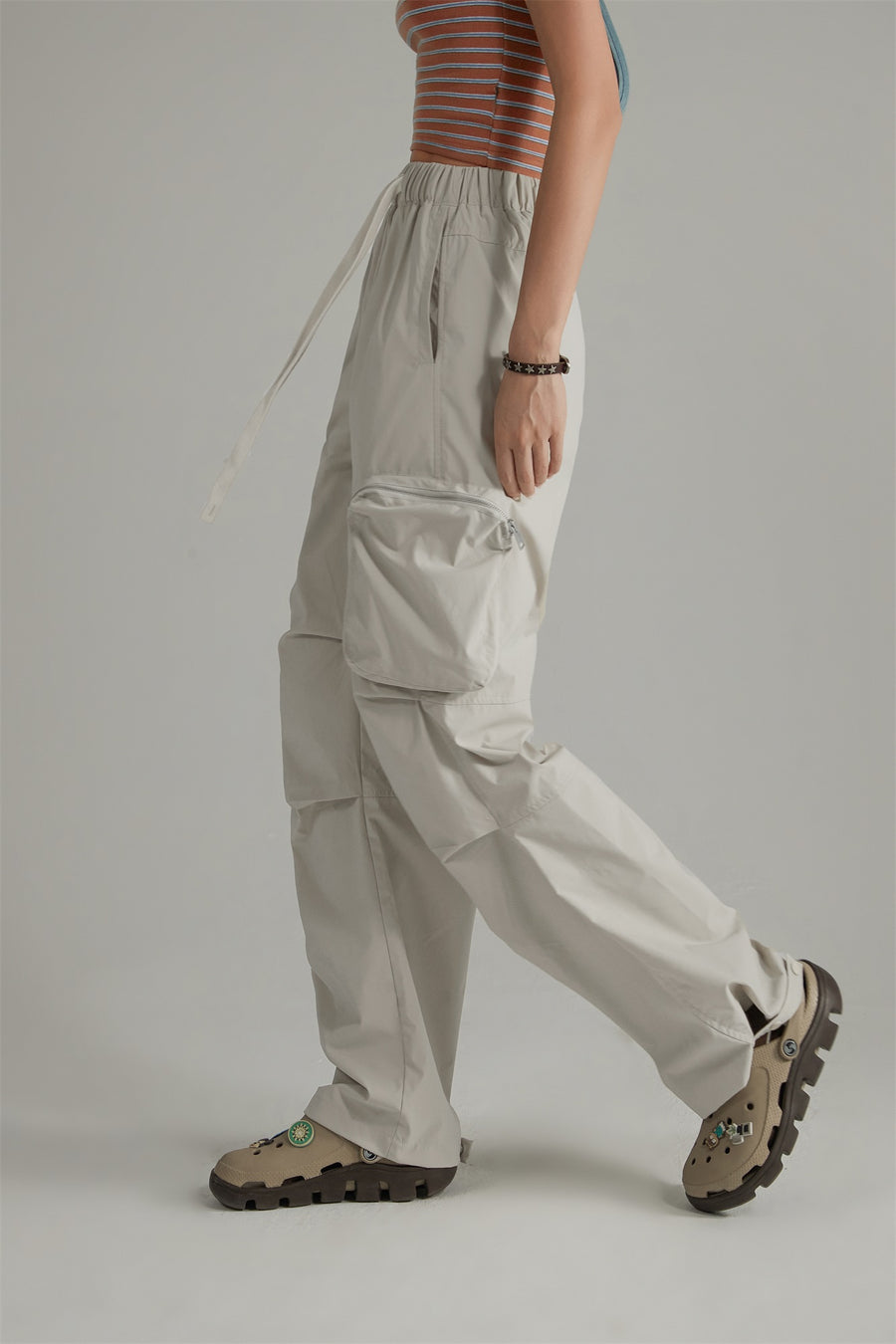 CHUU Casual Drawstring Wide Cargo Pants