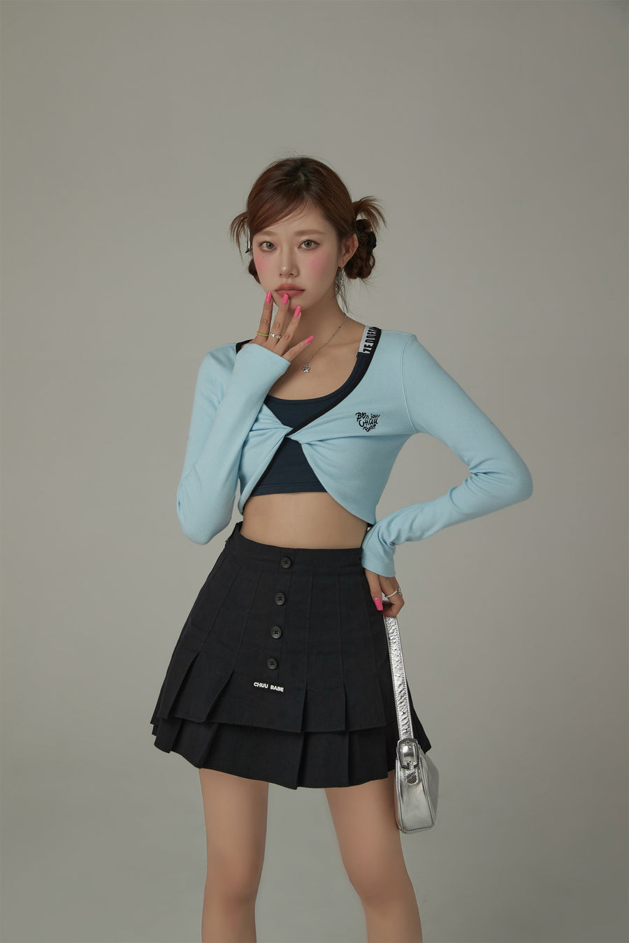 CHUU Embroidered Logo Twisted Cropped Cardigan