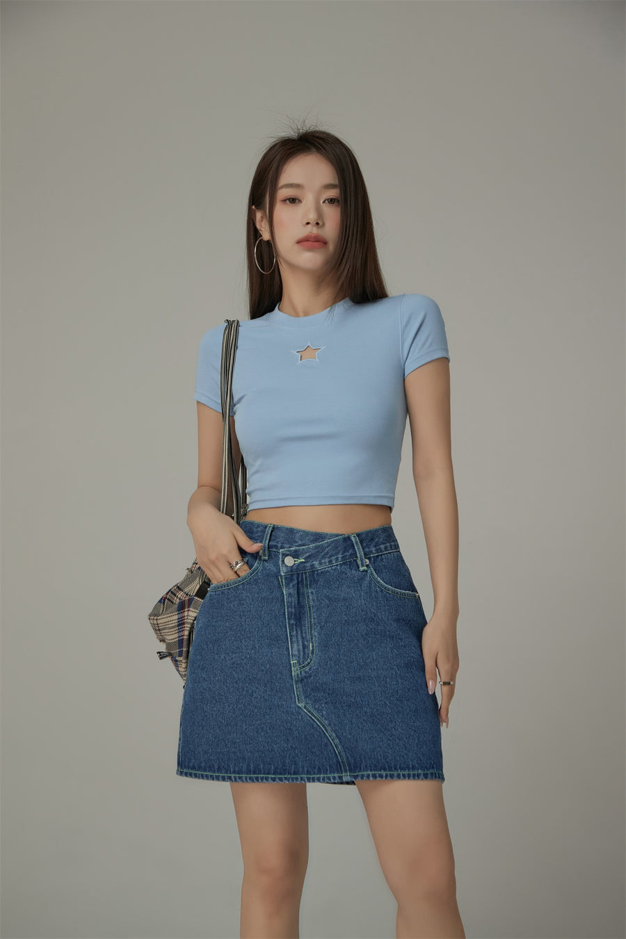 CHUU Basic Star Cut Out Short Sleeve Cropped T-Shirt