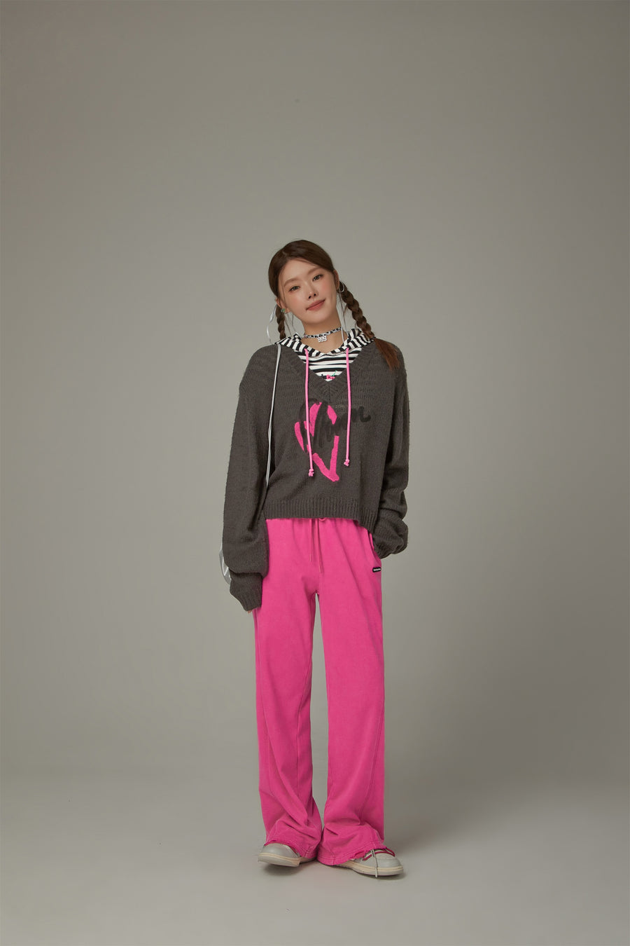 CHUU Logo Heart V-Neck Knit Sweater