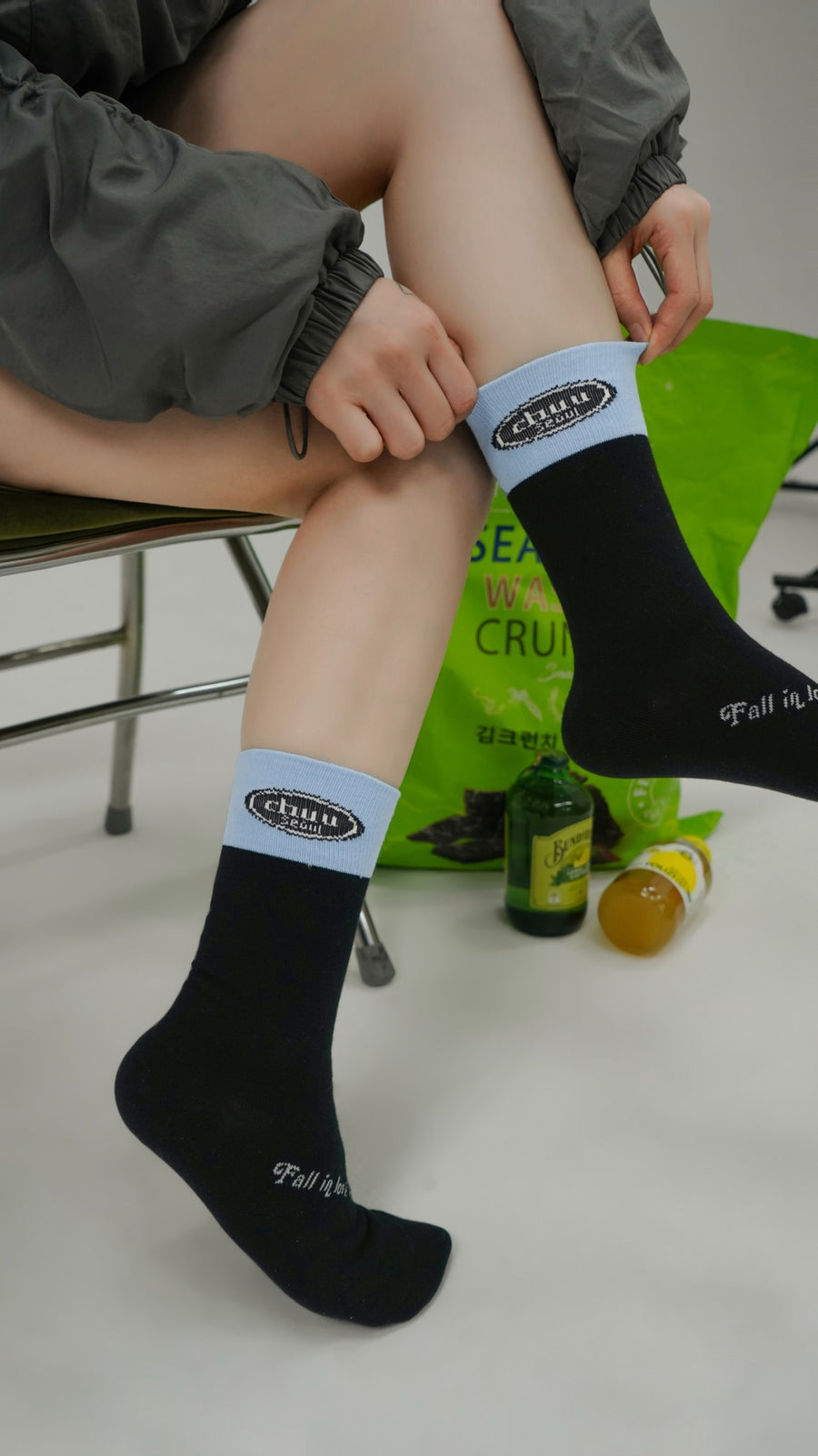 CHUU Chuu Lettering Color Band High Socks