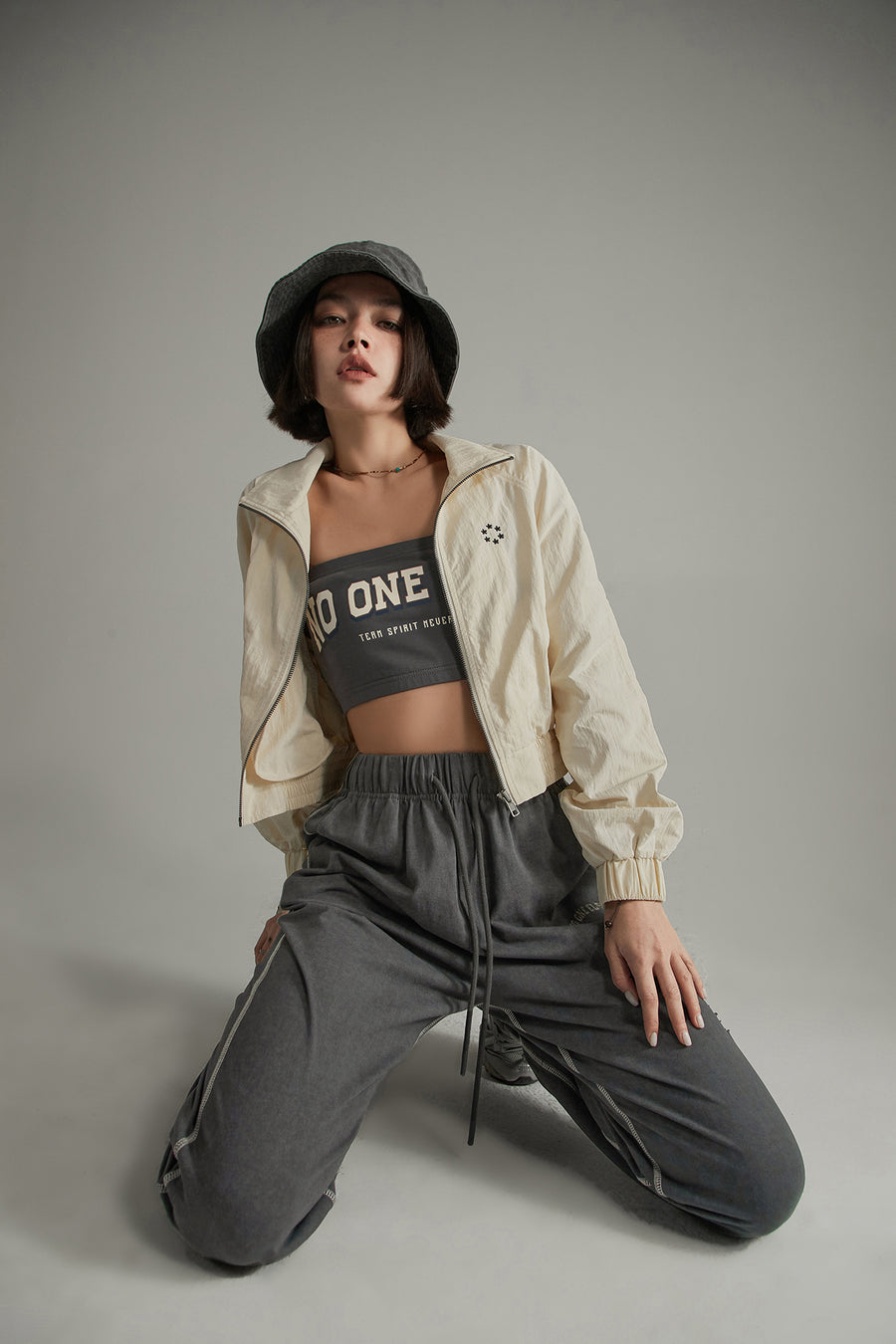 CHUU Noe Lettering Vintage Bra Tube Top