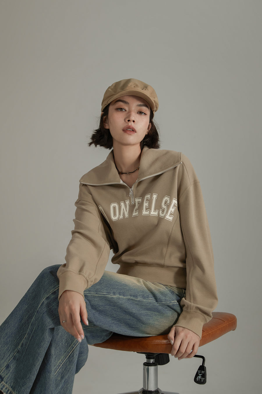 CHUU Logo Half Zip-Up High Neck Sweatshirt