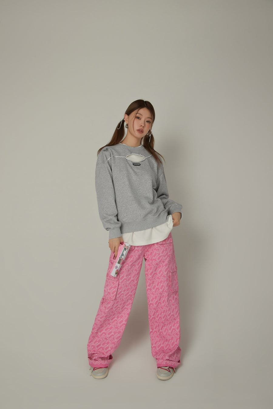 CHUU Logo Lettering Cargo Wide Pants