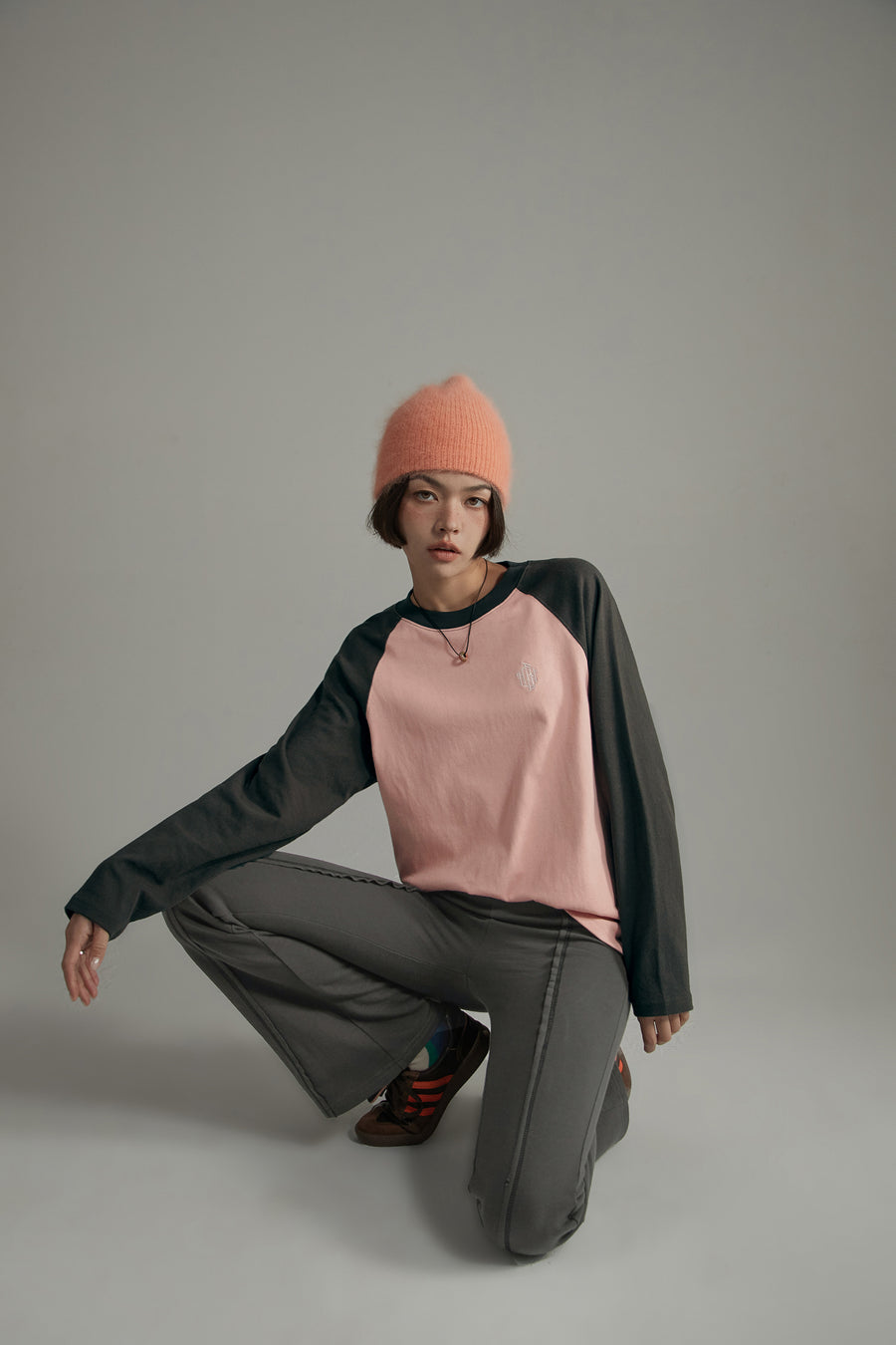 CHUU Colorblocked Raglan Long Sleeves Top