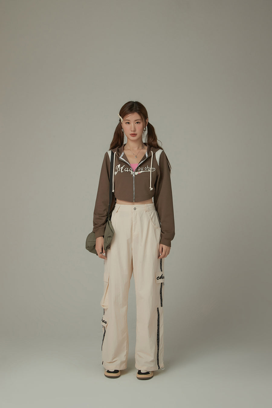 CHUU Lettering Cropped Sporty Zip-Up Hoodie