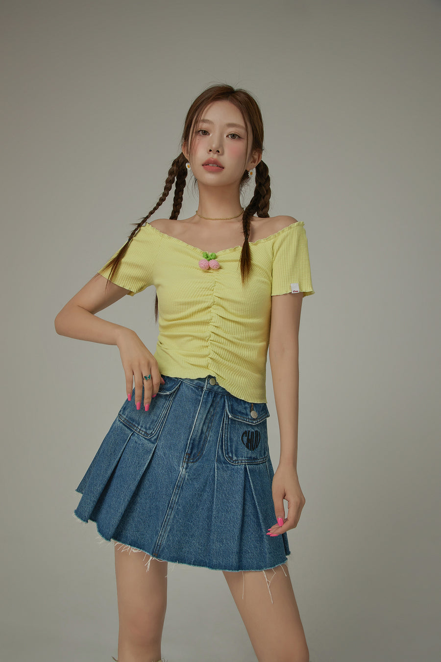 CHUU Crochet Cherry Front Shirring Knit Top