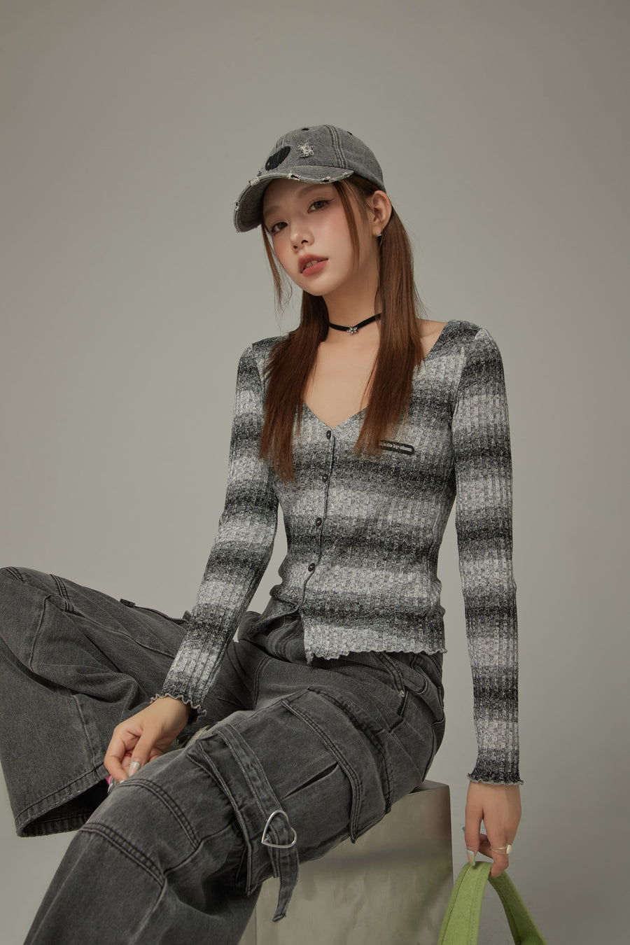 CHUU Color Matching Stripe V-Neck Slim Top