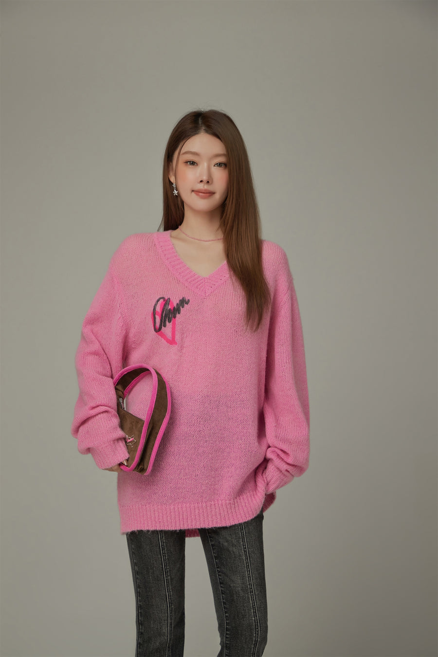 CHUU Heart V-Neck Knit Top