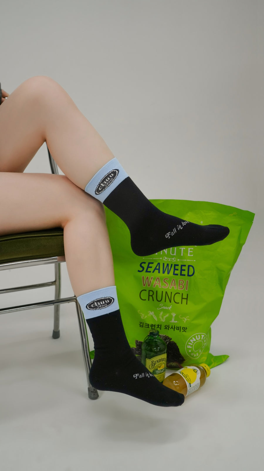 CHUU Chuu Lettering Color Band High Socks