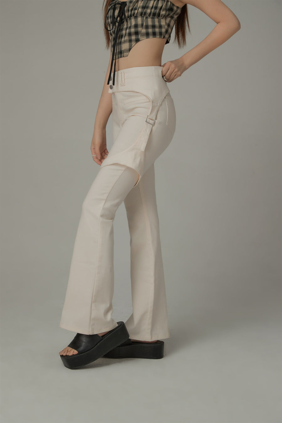 CHUU Double Button High Waisted Flared Semi-Bootcut Pants