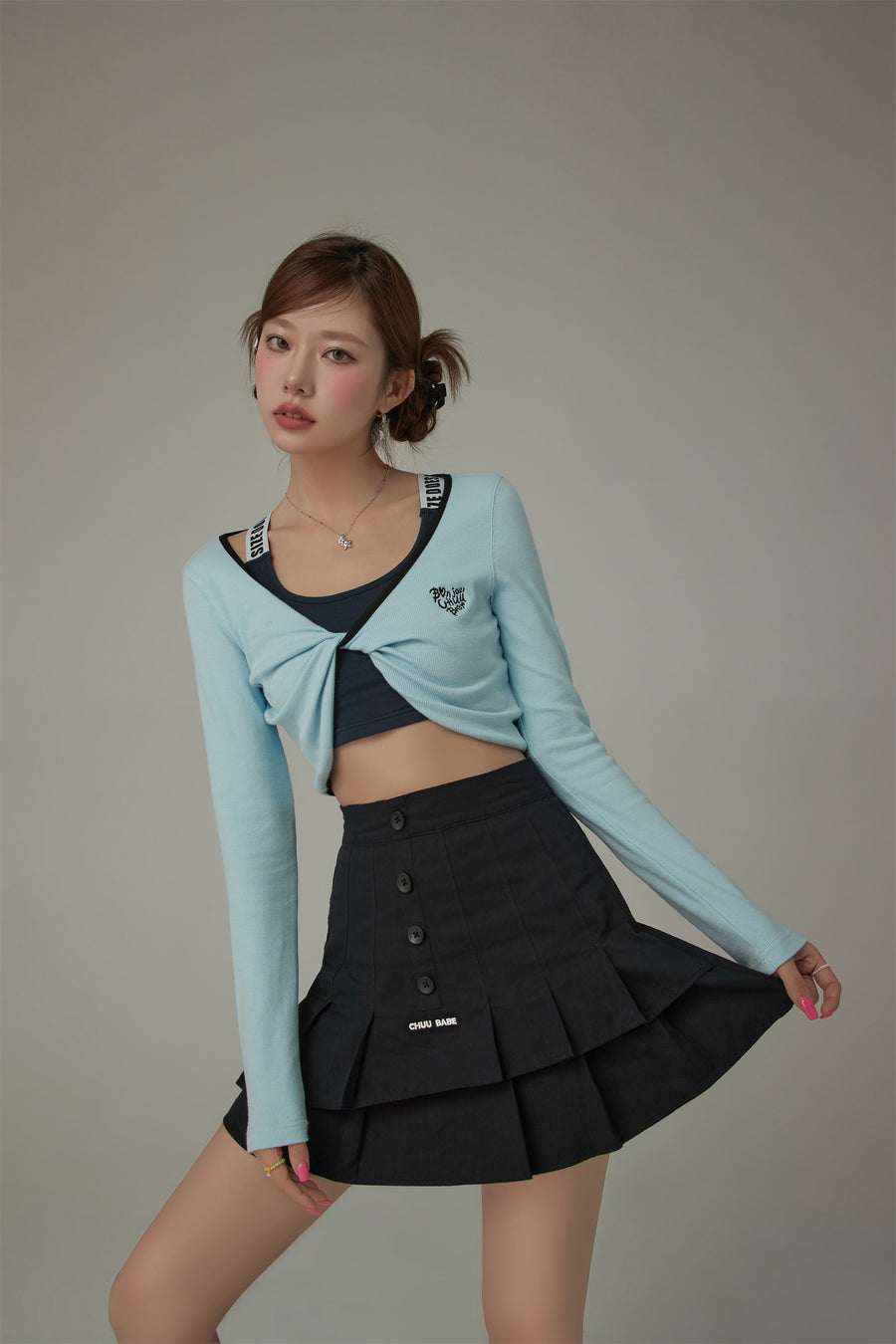 CHUU Embroidered Logo Twisted Cropped Cardigan