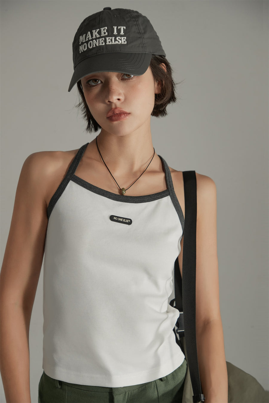 CHUU Color Back Crisscross Sleeveless Top