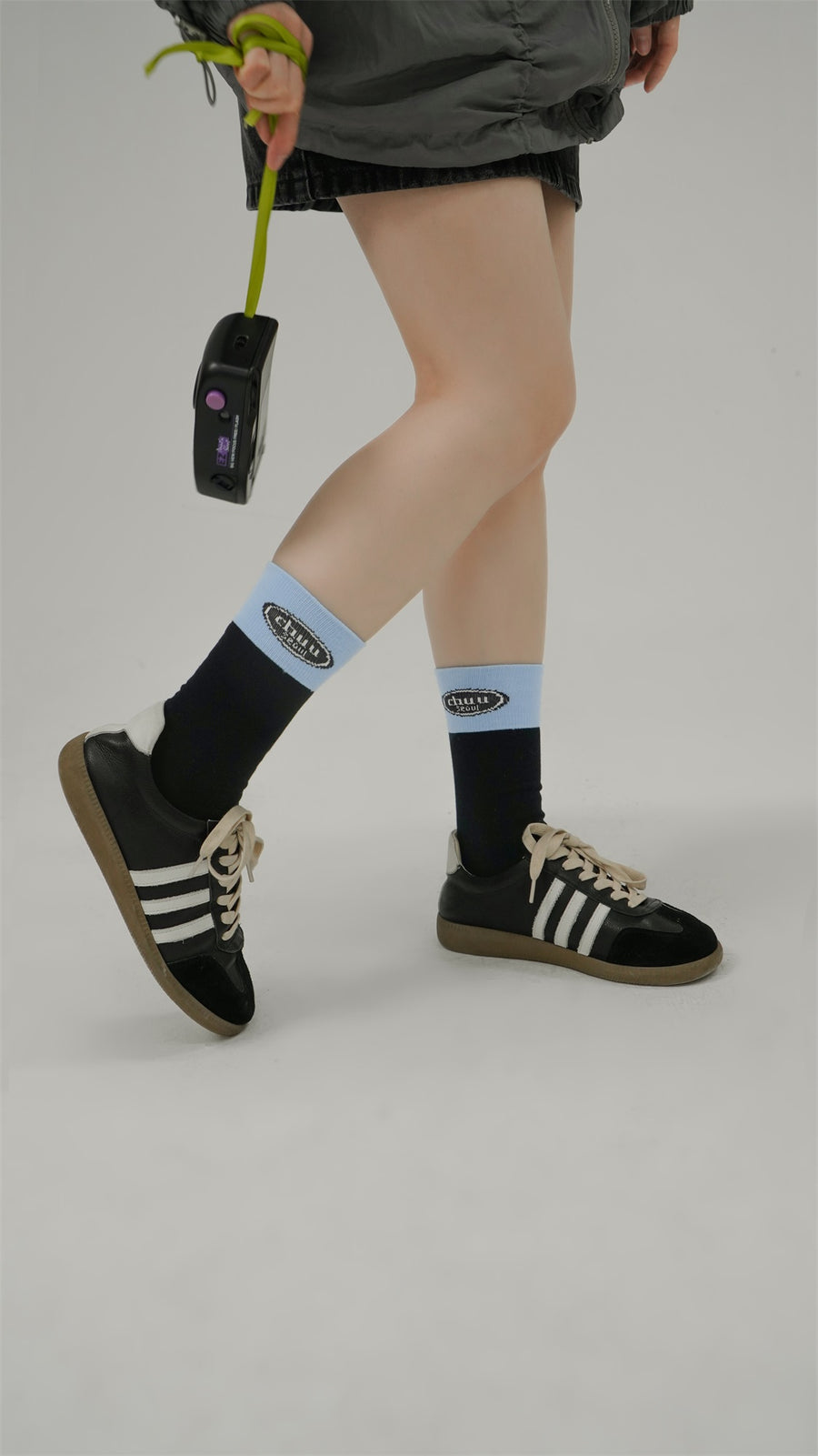 CHUU Chuu Lettering Color Band High Socks