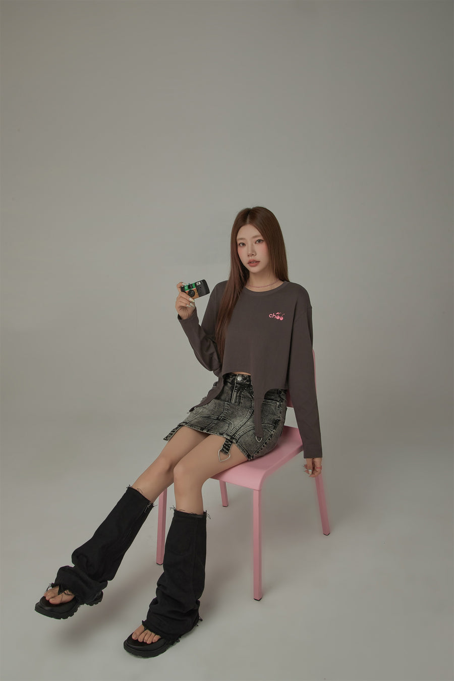 CHUU Cherry Bomb Garter Long Sleeves Sweatshirt