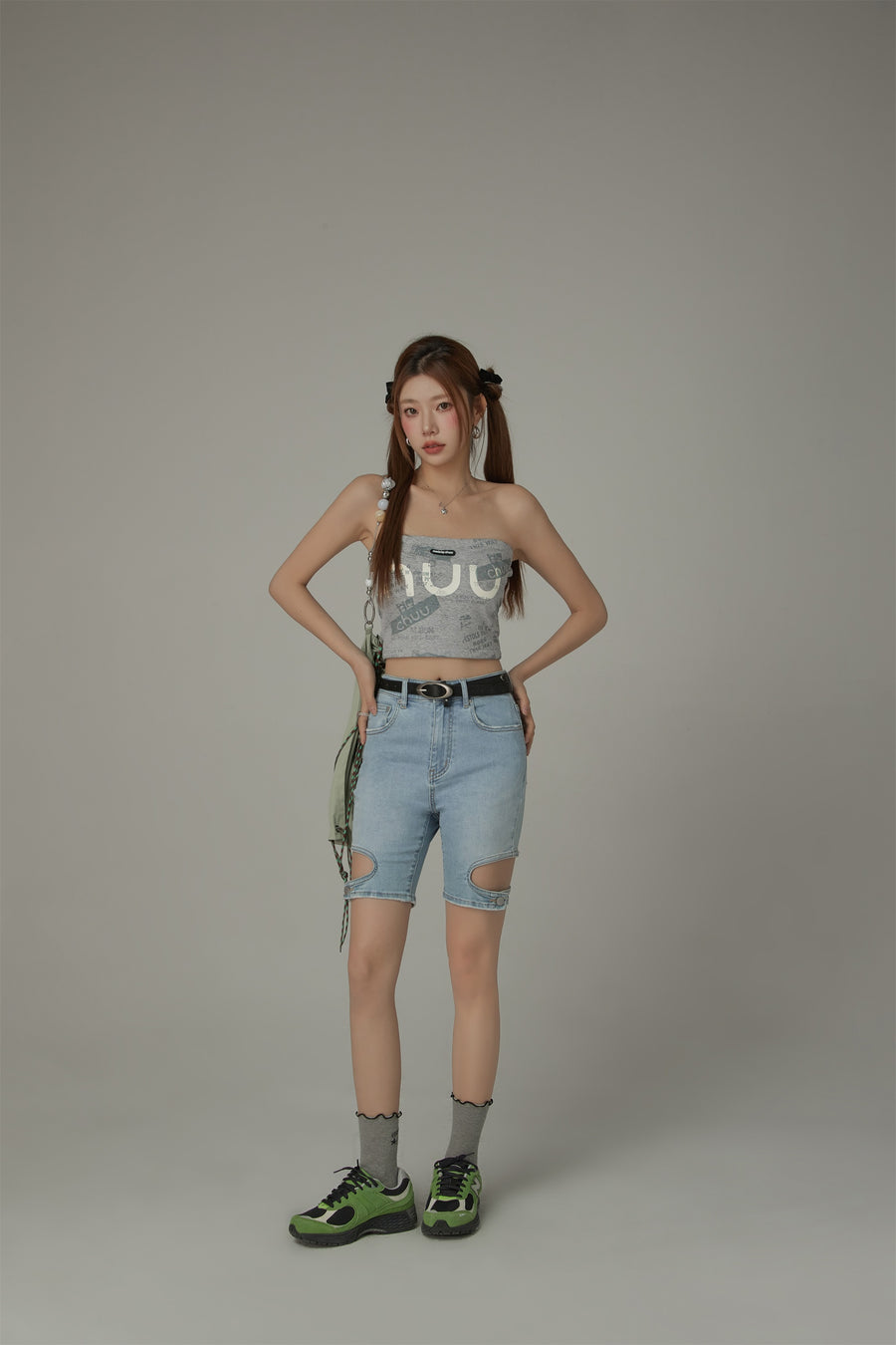 CHUU Side Cut Outs Denim Shorts