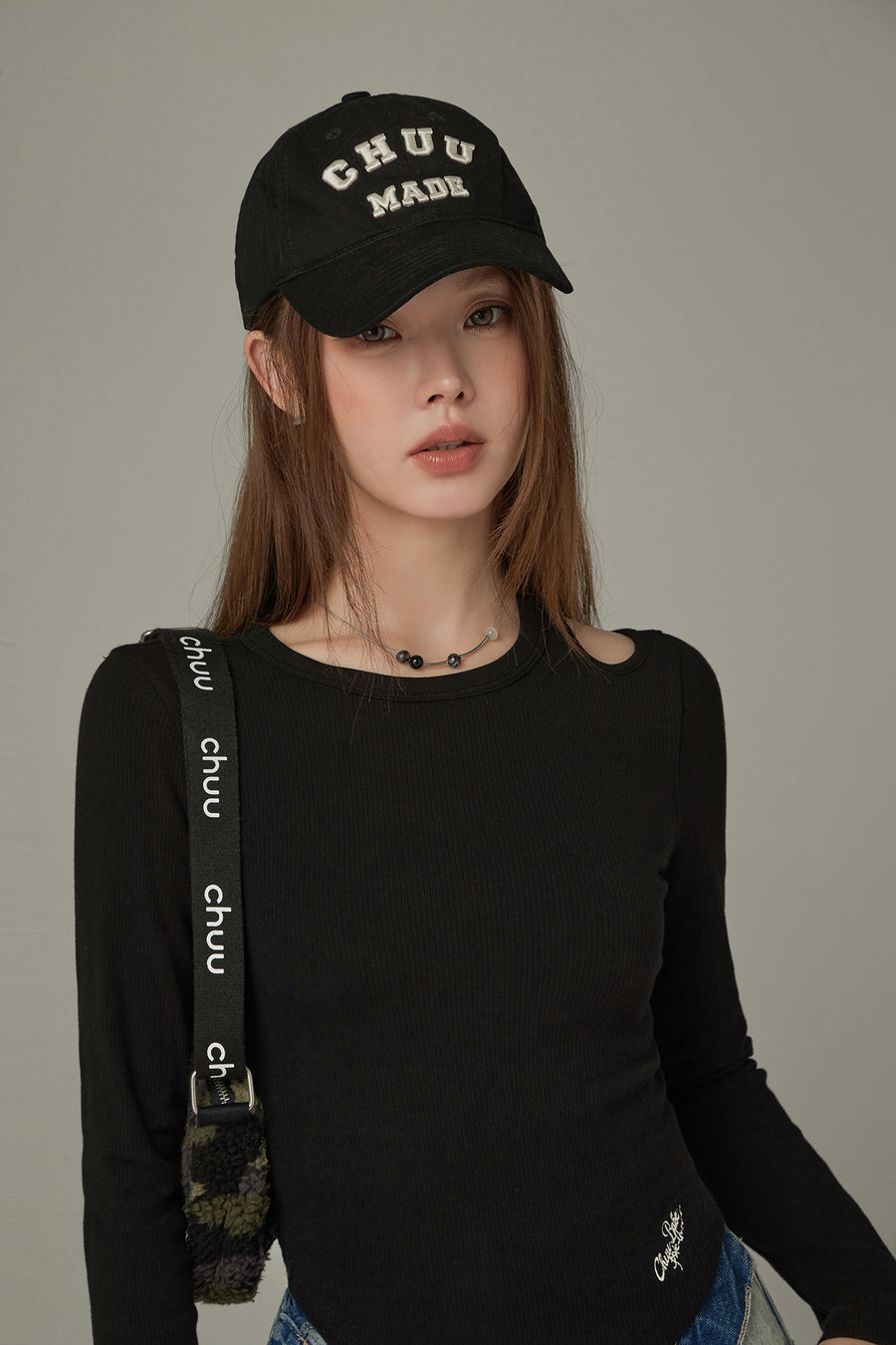 CHUU Shoulder Cut Out Simple T-Shirt