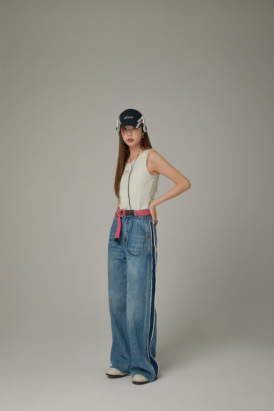 CHUU Frayed Denim Straight Jeans