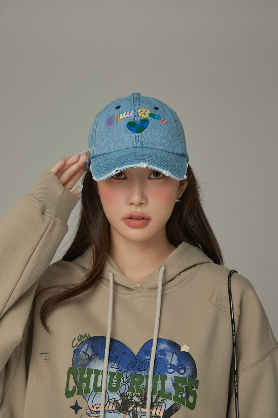 CHUU Rainbow Logo Distressed Denim Ball Cap