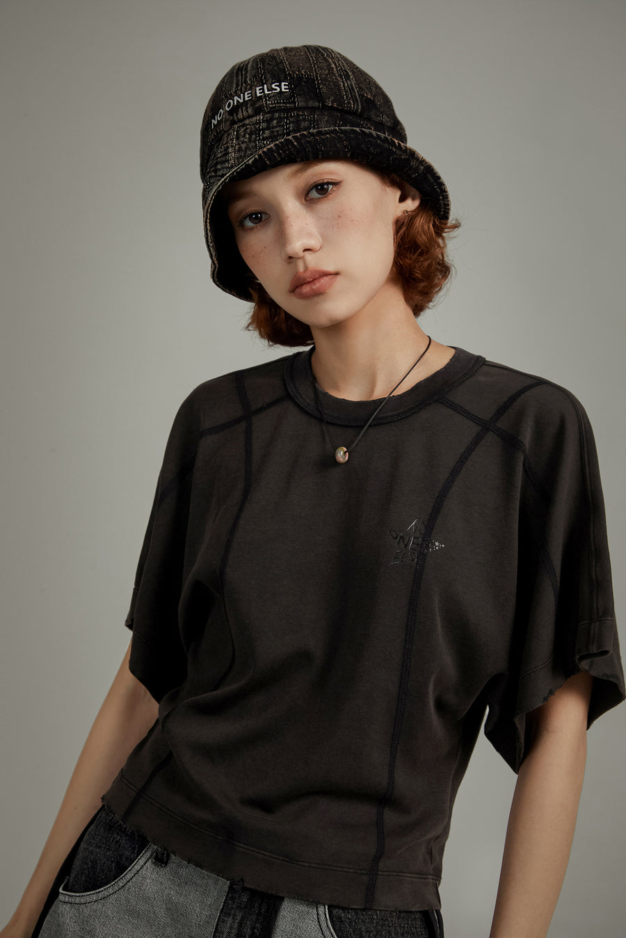 CHUU Logo Stitch Basic T-Shirt