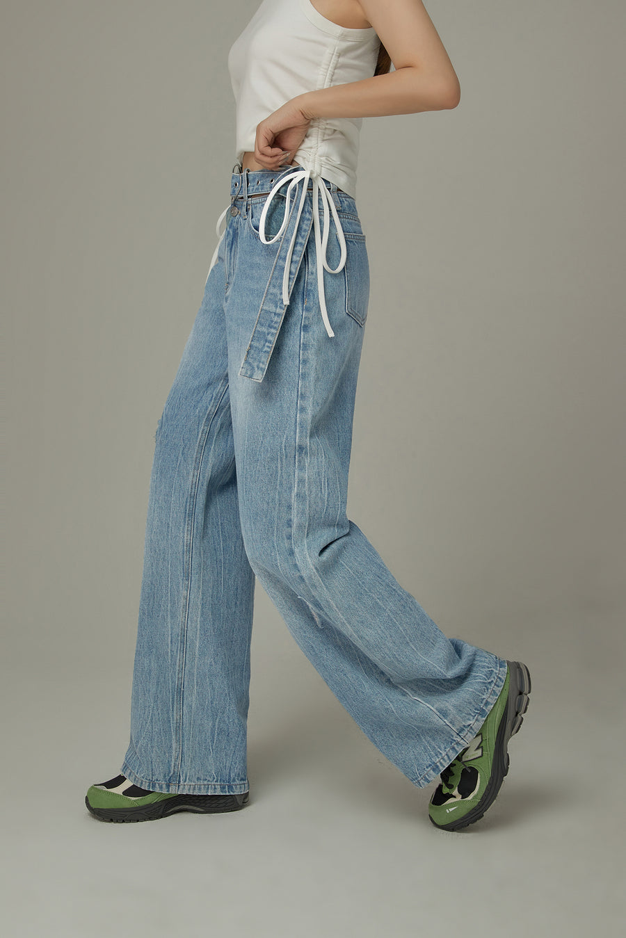 CHUU Heart Belt Waist Slit Ripped Denim Jeans