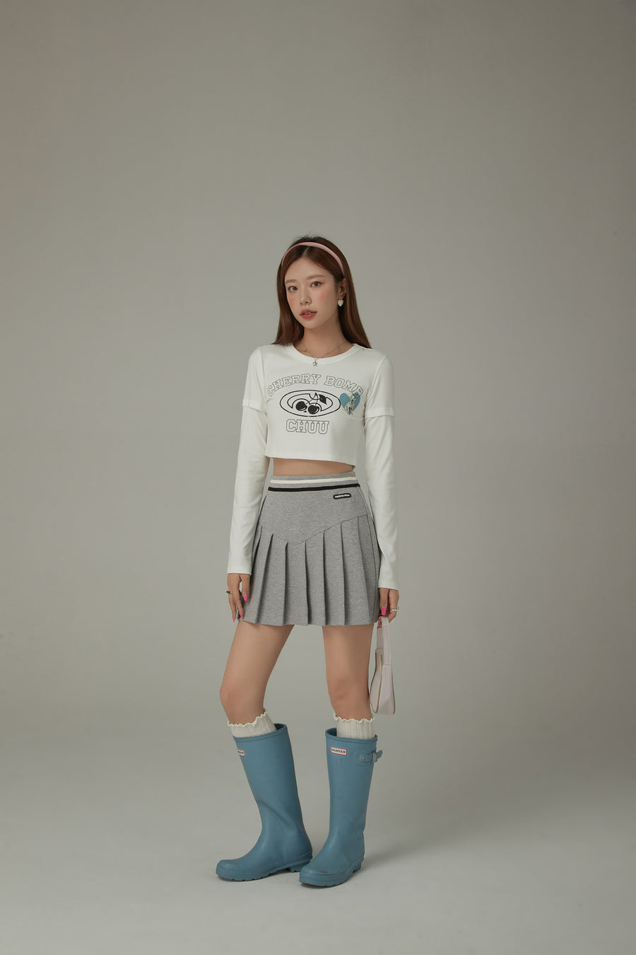 CHUU Cherry Bomb Logo Printed Cropped Long Sleeve T-Shirt