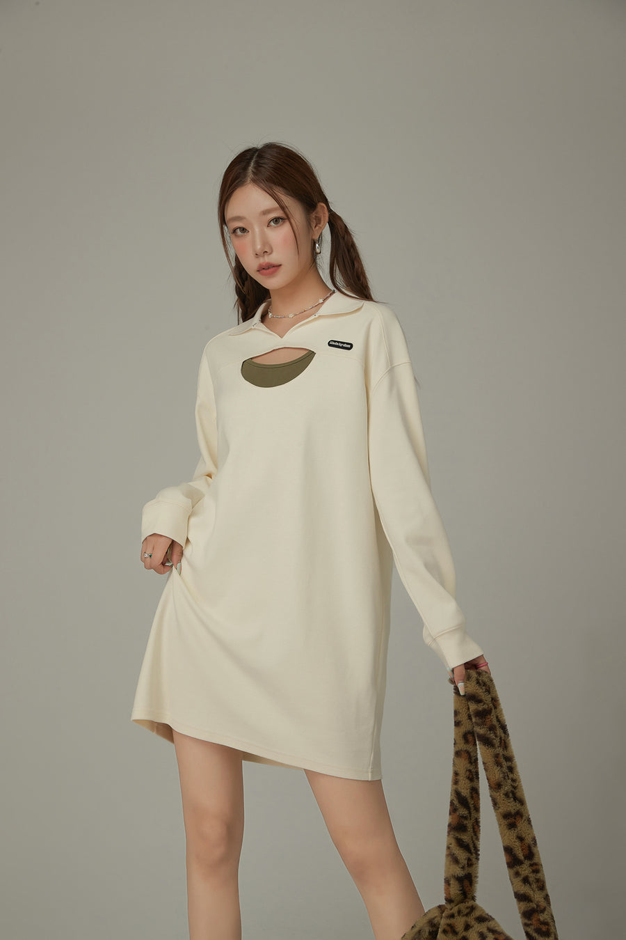 CHUU Open Collar Slit Dress