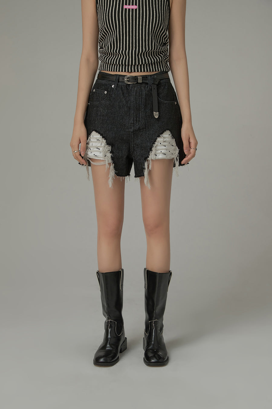 CHUU Exposed Logo Pocket Liner Distressed Denim Shorts