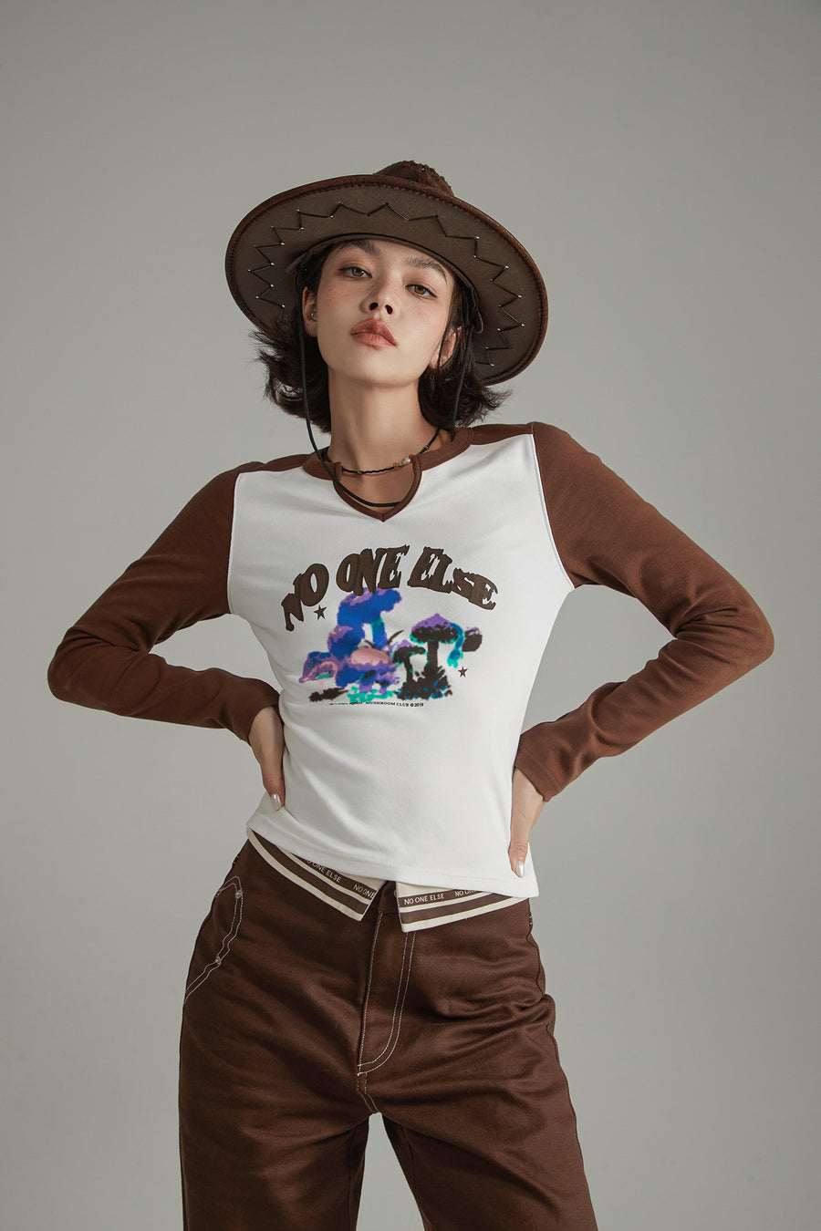 CHUU V Slit Color Combination T-Shirt