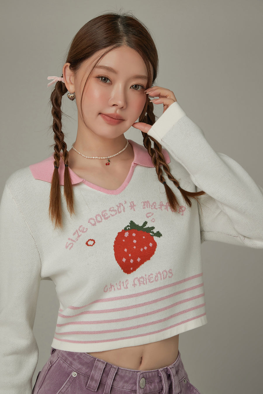 CHUU Strawberry Crop Knit Top