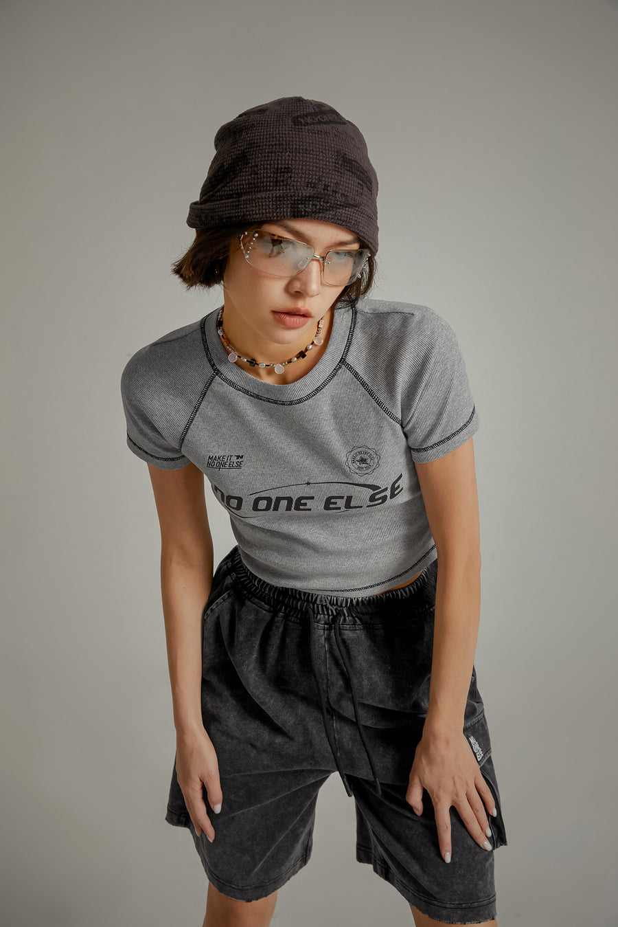 CHUU Noe Lettering Vintage Stitched Crop Short Sleeve T-Shirt