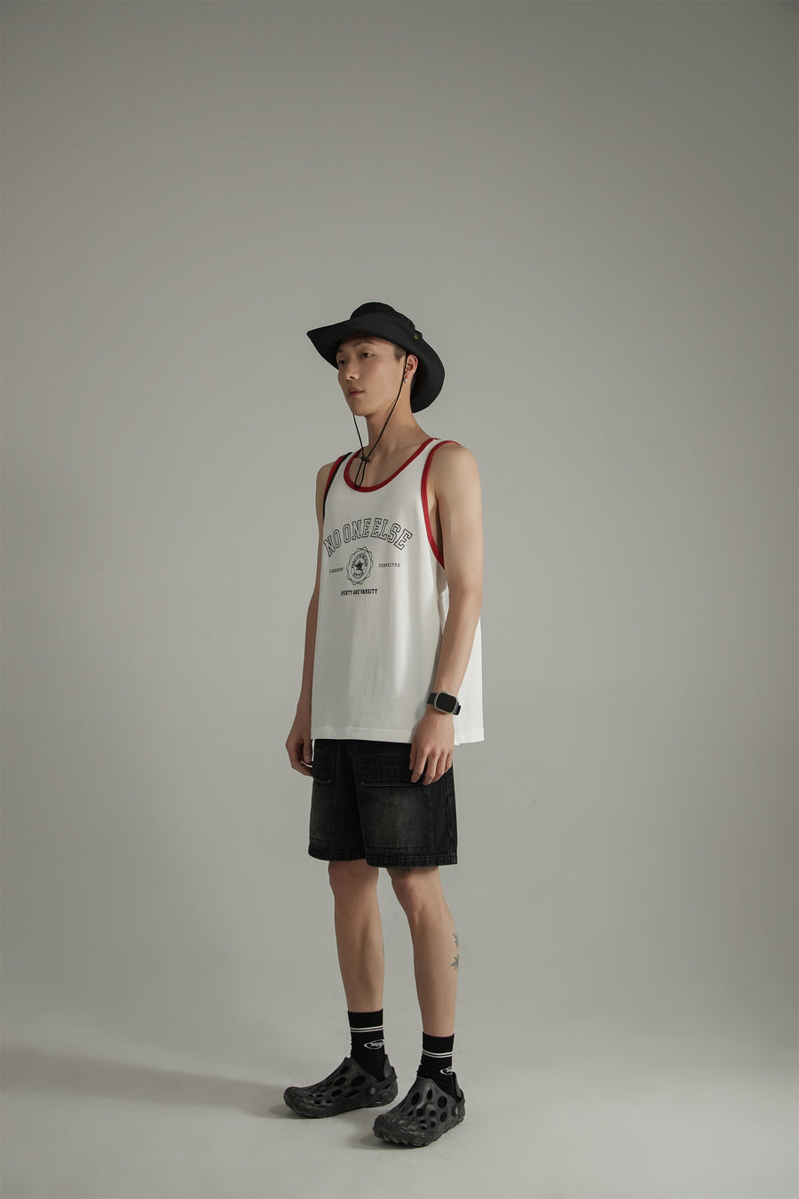 CHUU Line Colored Noe Sleeveless T-Shirt