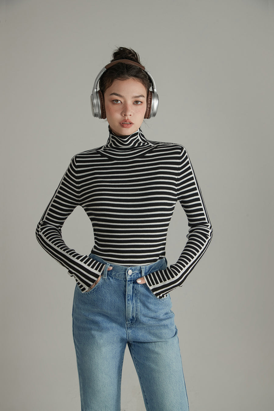 CHUU Striped High Neck Knit Top