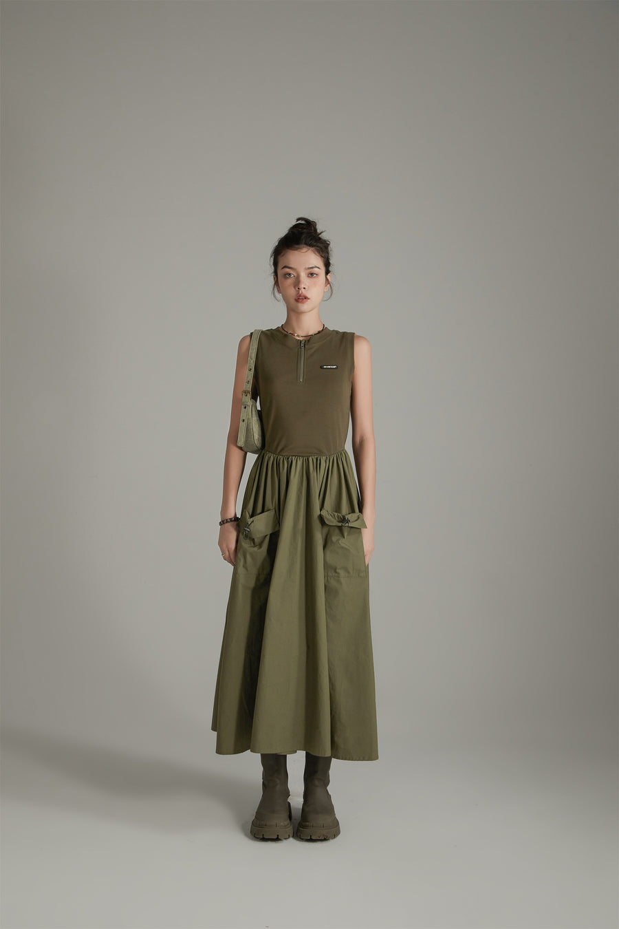 CHUU Sleeveless Cargo Pockets Dress