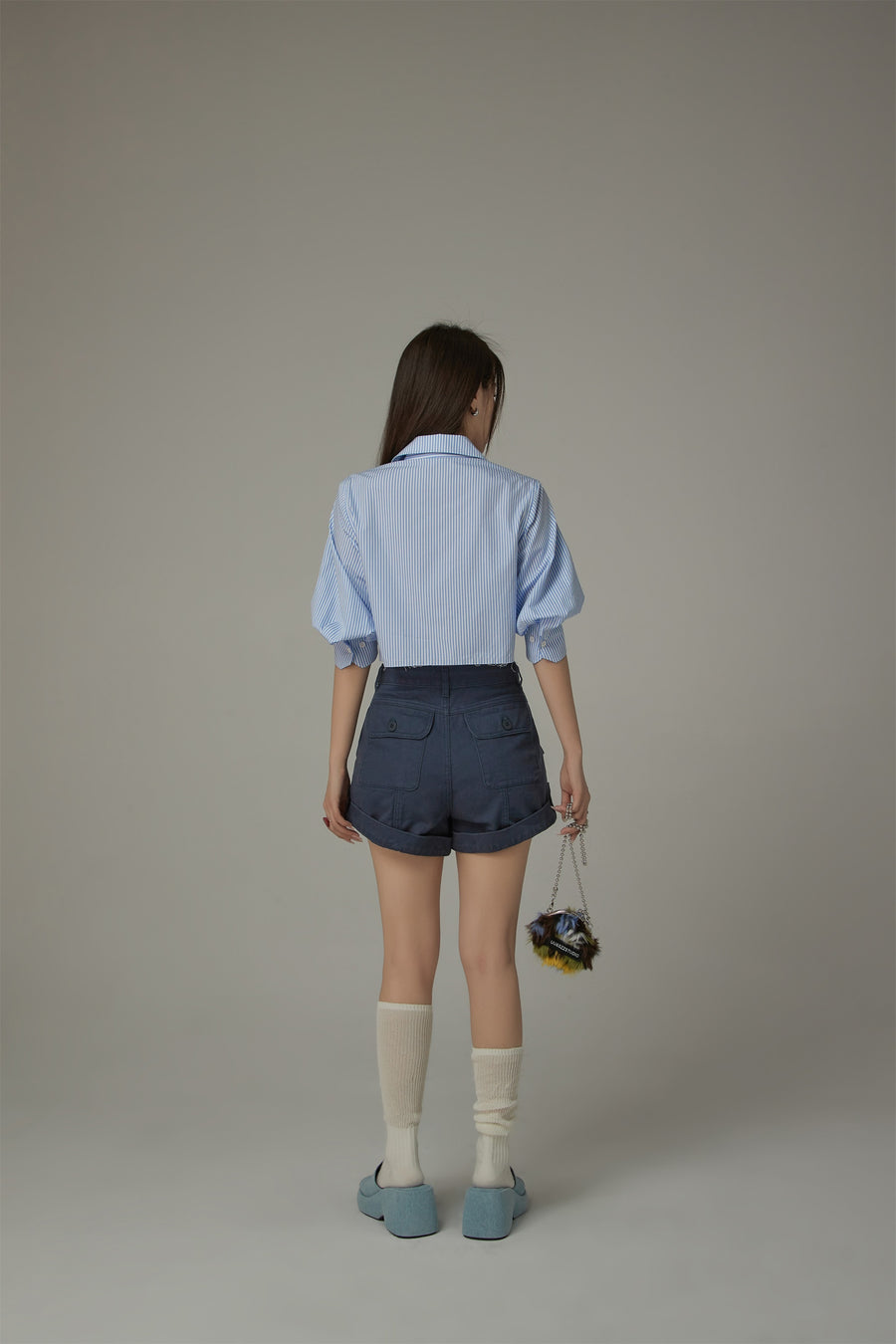 CHUU Puffy Sleeve Colored Pocket Crop Shirt