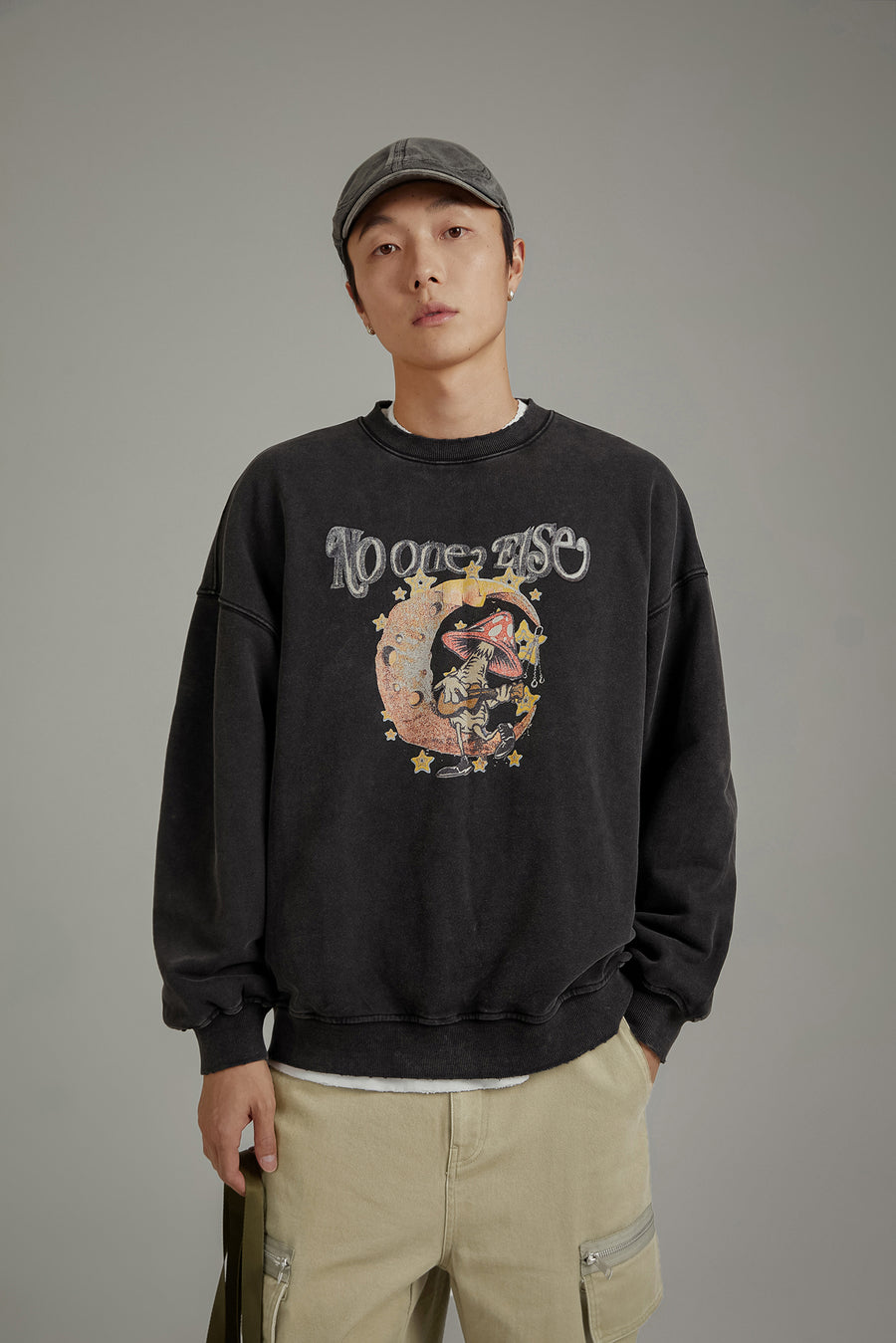 CHUU Printed Mushroom Moon Oversized Sweatshirt