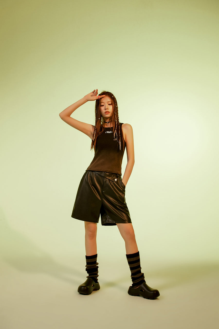 CHUU Logo Basic Slim Sleeveless Top