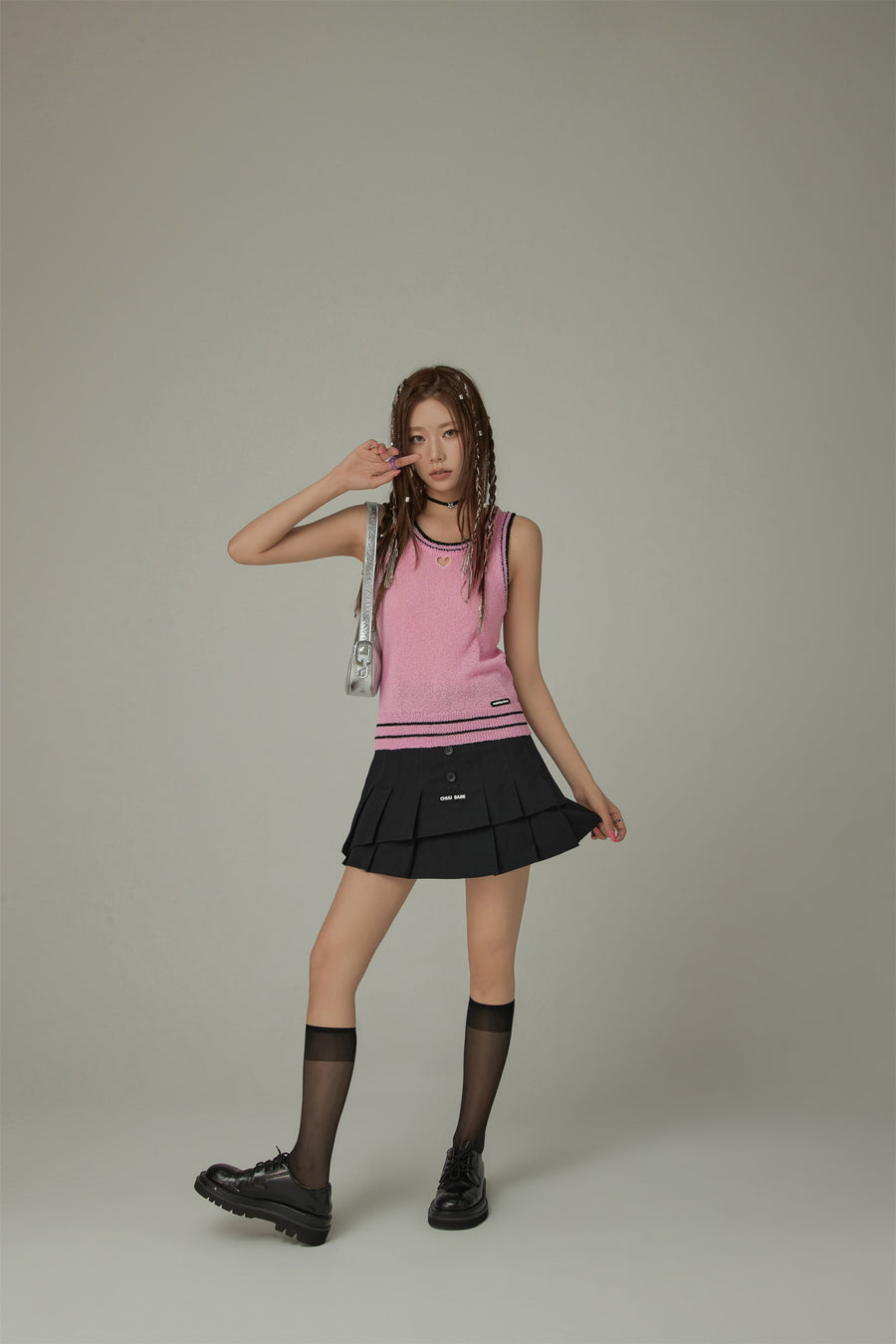 CHUU Contrast Color Lovely Heart Sleeveless Top