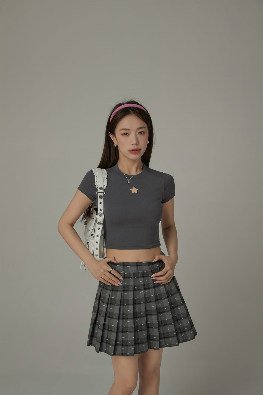 CHUU Basic Star Cut Out Short Sleeve Cropped T-Shirt