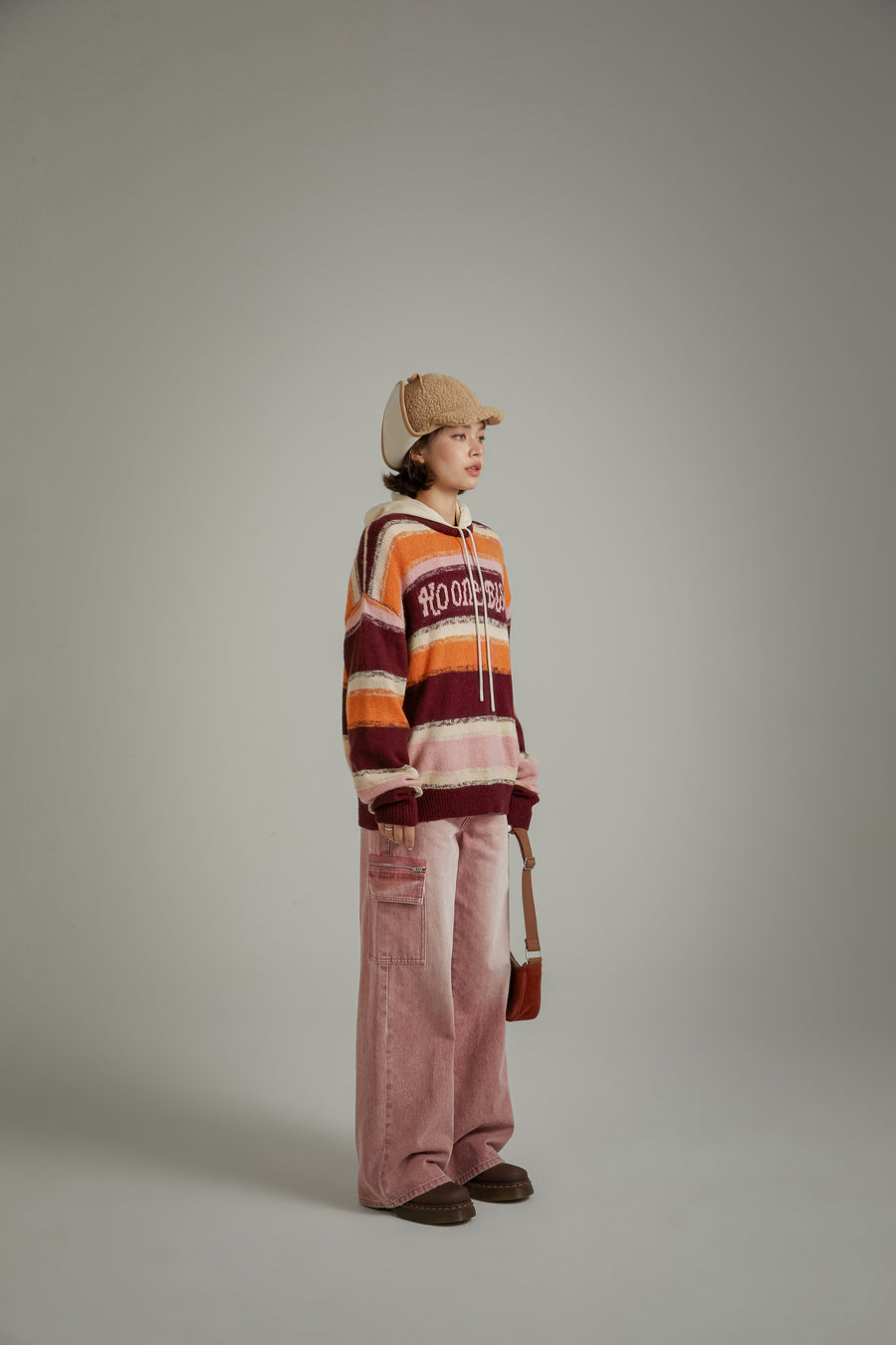 CHUU Logo Striped Loose Knit Sweater