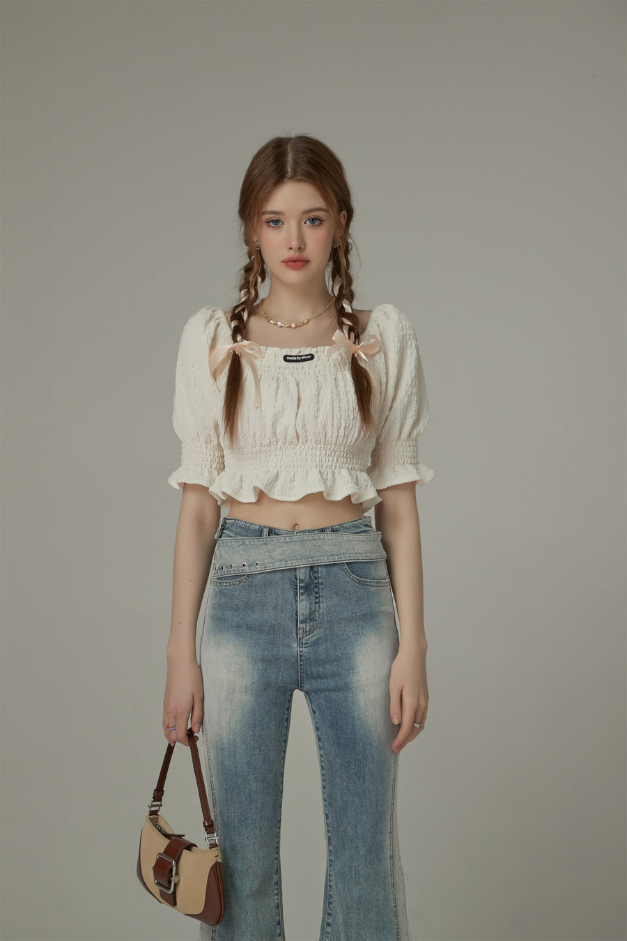 CHUU Off The Shoulder Puffed Sleeves Top